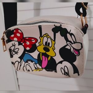Y2K Disney Mickey, Minnie. Pluto, Goofy & Daffy Duck Crossbody Purse.